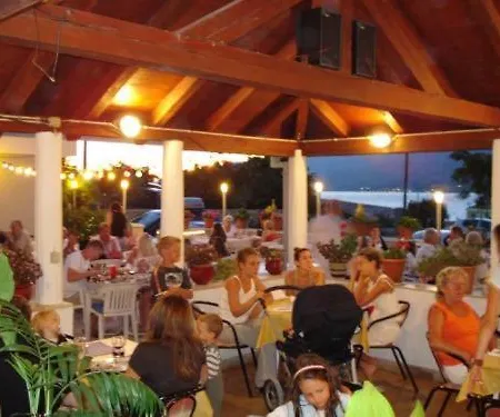 Buratovic Aparthotel Vinjerac
