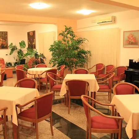 Aparthotel Buratovic Vinjerac