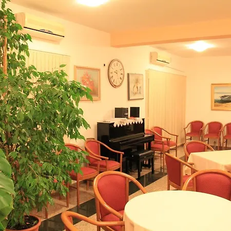 Buratovic Aparthotel Vinjerac